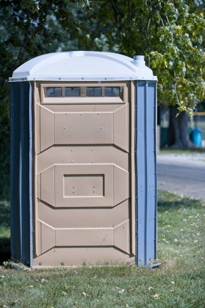 Best Portable restroom trailer rental  in Miami, FL